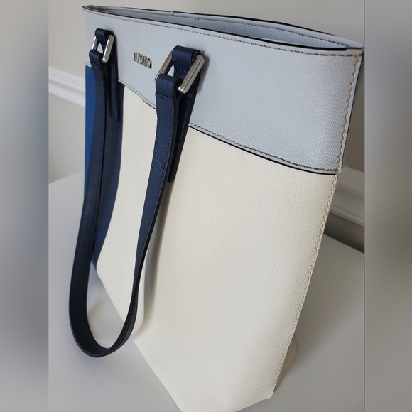 Calvin Klein tote bag. - Picture 9 of 16